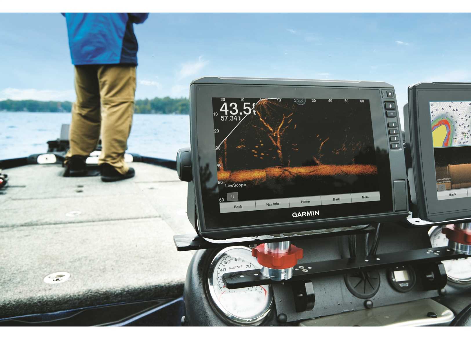 GARMIN ECHOMAP UHD 72CV (2)